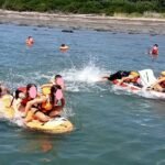 Le nuove generazioni si avvicinano agli sport di mare. Intense giornate tra gioco e prove pratiche. 1 Le nuove generazioni si avvicinano agli sport di mare