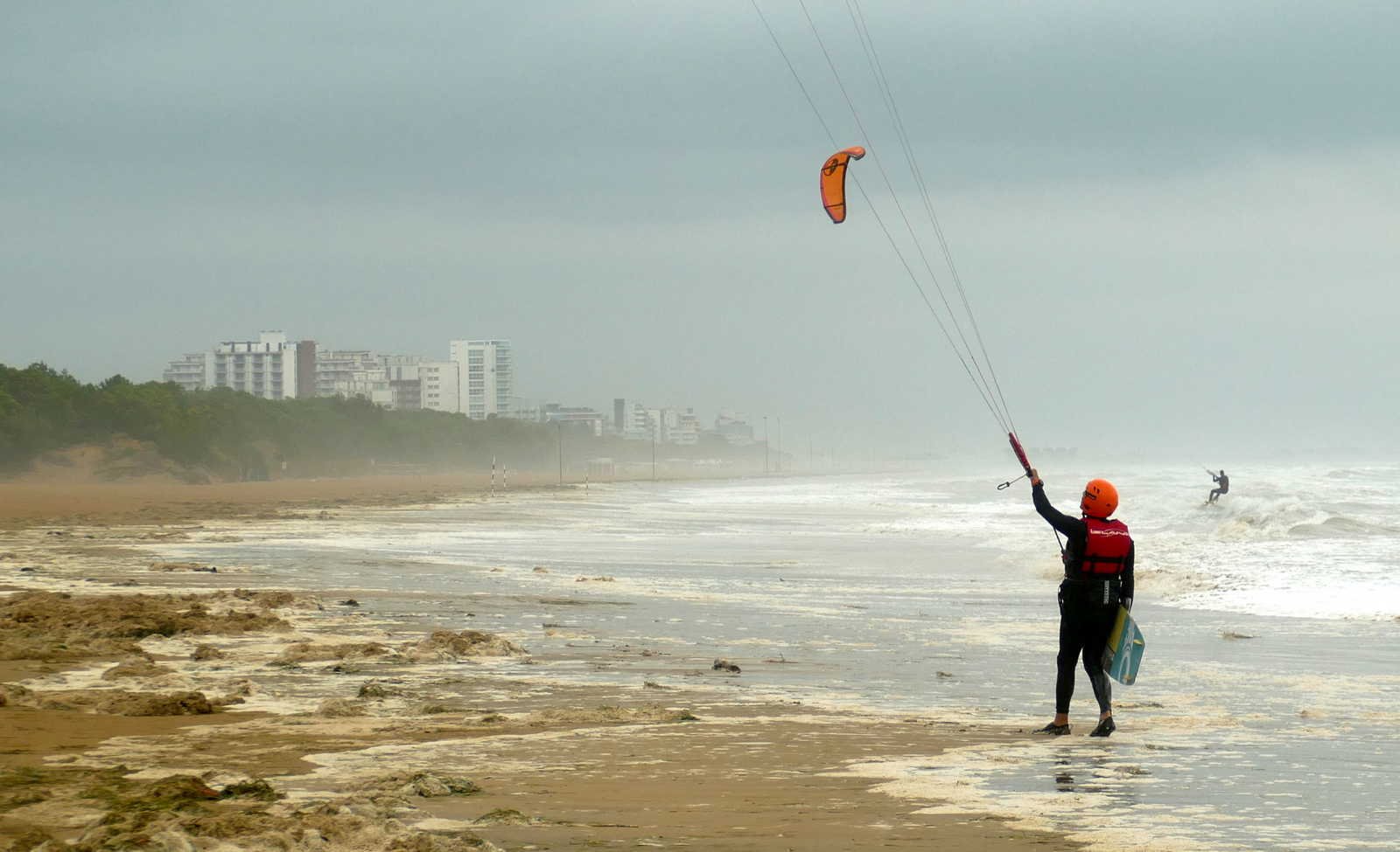 Sciroccata a Lignano sportivi in mare mercoledì 21 ottobre